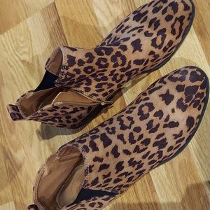 7.5 women's short animal print SO ankle boots
